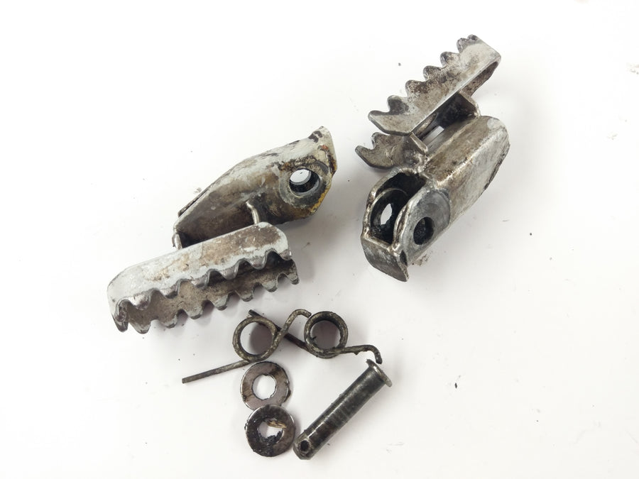 Yamaha DT 125 LC 10V [1982] - Footrests Driver footrests left and right