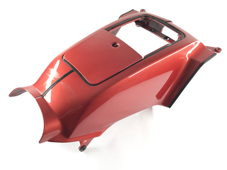 Honda Goldwing GL 1200 SC14 [1991] - rivestimento nel mezzo di fronte al sedile con un lembo di serbatoio
