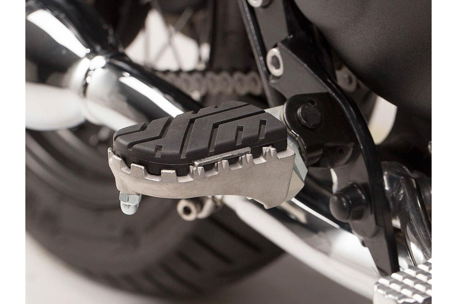 Triumph Bonneville 865 SE [2012] - kit poggiapiedi ION – immagine 1