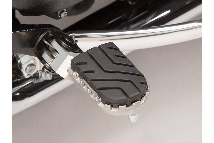 Triumph Bonneville 865 SE [2012] - kit poggiapiedi ION – immagine 3