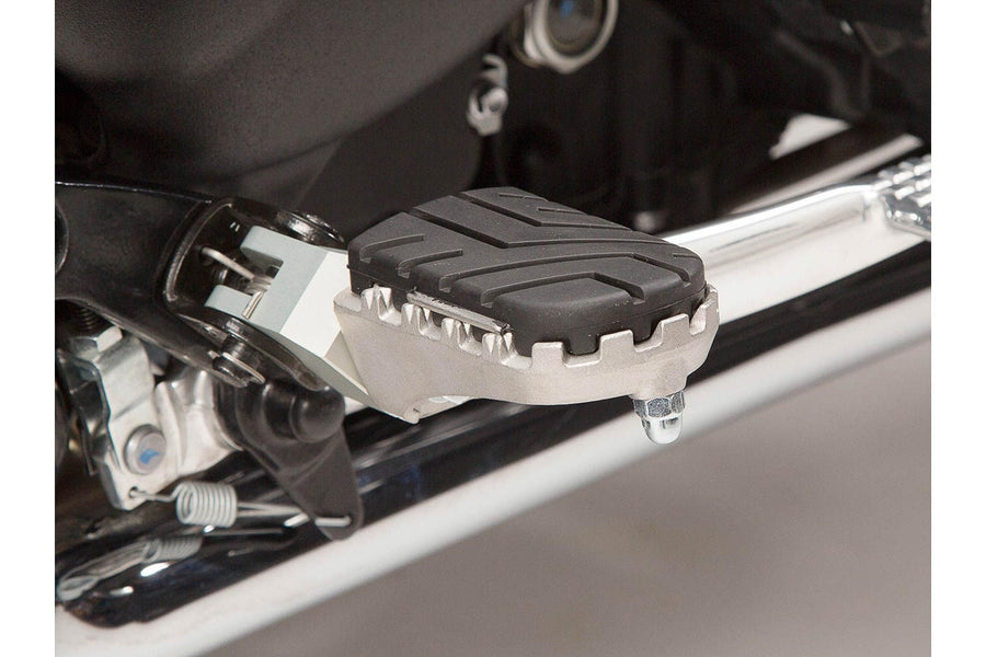 Triumph Bonneville 865 SE [2012] - kit poggiapiedi ION – immagine 4