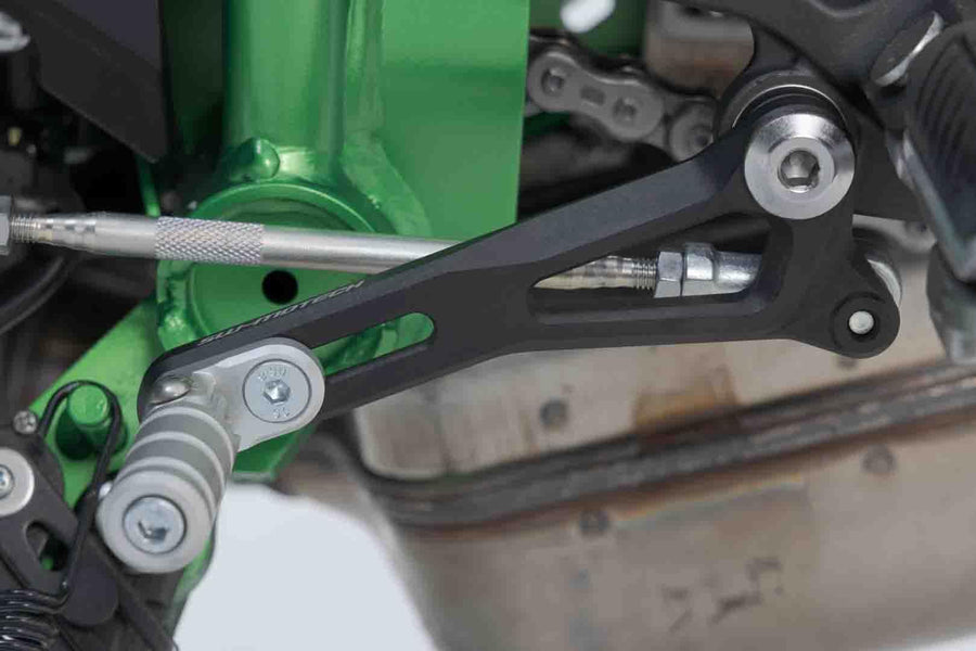Kawasaki Z 900 SE [2024] - leva del cambio - immagine 5