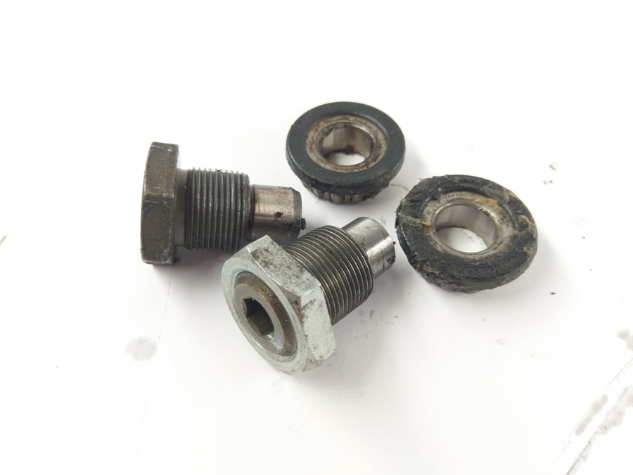 Suzuki Intruder 1500 VL [2000] - Swingarm bolt with bearing
