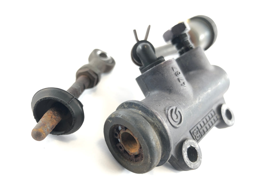 Ducati 900 SS [1993] - Rear brake pump rubber defective ???
