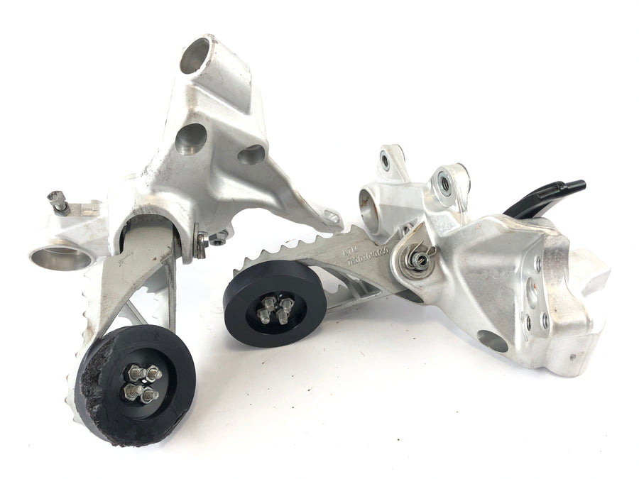 Husqvarna 701 Supermoto [2019] - Repose-pieds droit et gauche avec support