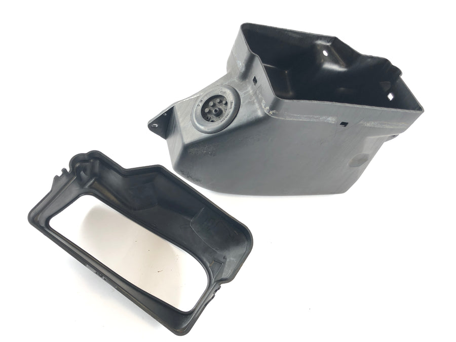 BMW R 1150 RT [2003] - compartment for radio CD changer entertainment system