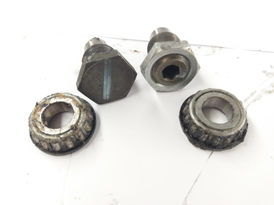 Suzuki Intruder 1500 VL [2000] - Swingarm bolt with bearing