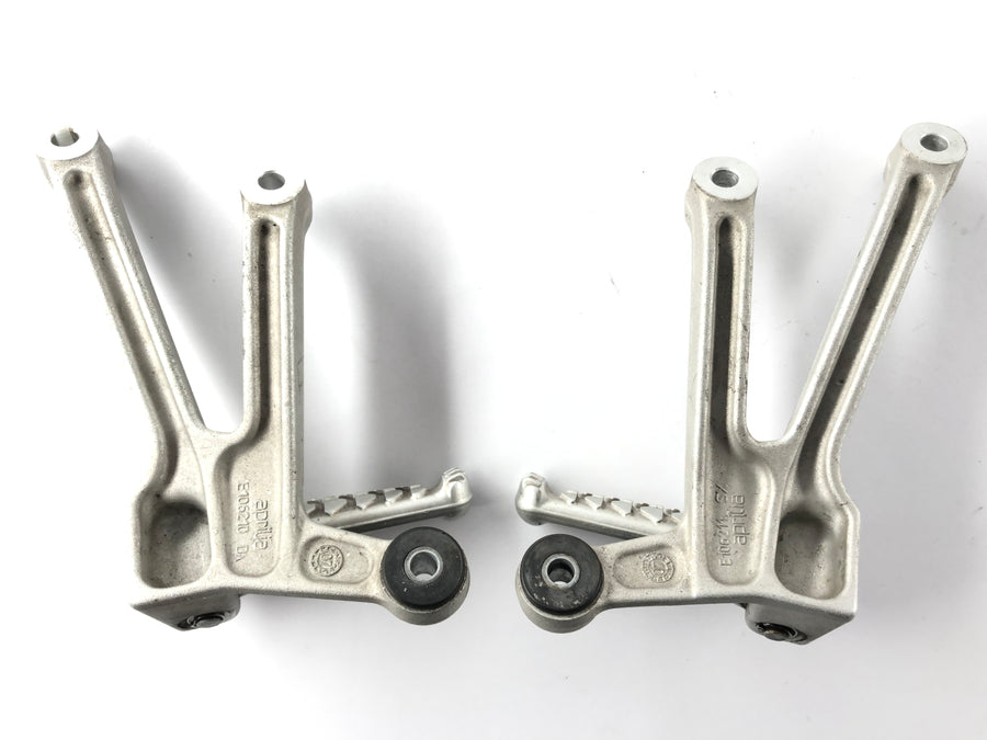 Aprilia RSV 1000 RR Factory [2009] - Passenger footrests with holder right and left set