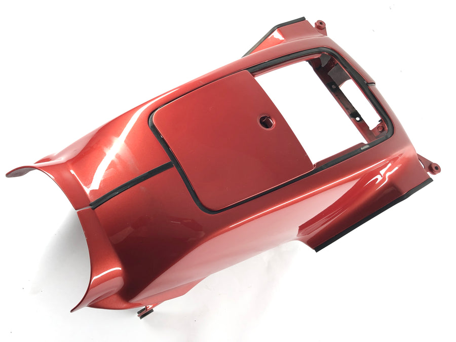 Honda Goldwing GL 1200 SC14 [1991] - rivestimento nel mezzo di fronte al sedile con un lembo di serbatoio