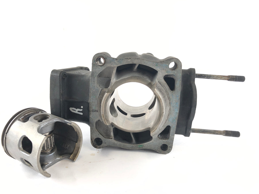 Honda NS 400 R NC19 [1985] - cylinder right with piston